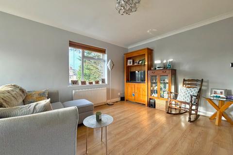1 bedroom flat for sale, Northfield Gardens, Watford, WD24