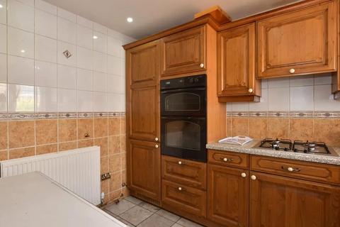 4 bedroom semi-detached house to rent, Parkhurst Road, London E12