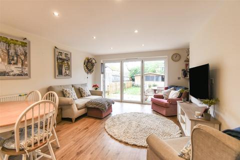 2 bedroom end of terrace house for sale, Cresley Drive, Hook RG27