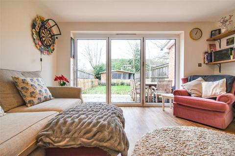 2 bedroom end of terrace house for sale, Cresley Drive, Hook RG27