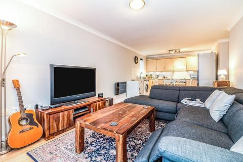 2 bedroom apartment to rent, Hadfield Close, Manchester M14