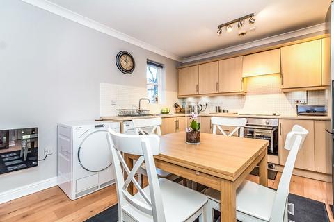 2 bedroom apartment to rent, Hadfield Close, Manchester M14