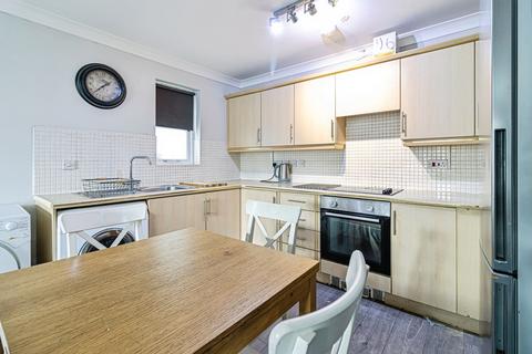 2 bedroom apartment to rent, Hadfield Close, Manchester M14