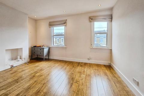 1 bedroom house to rent, Russell Road, Wimbledon SW19