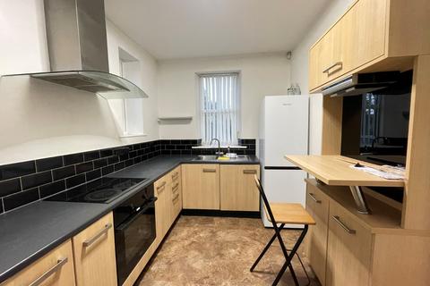 2 bedroom house to rent, Otley Road, Far Headingley, Leeds, LS16