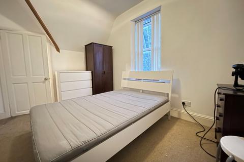 2 bedroom house to rent, Otley Road, Far Headingley, Leeds, LS16