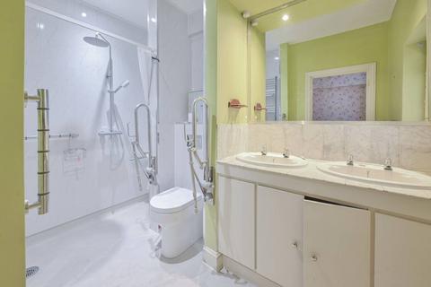 3 bedroom flat for sale, Ralston Street, Chelsea, London, SW3