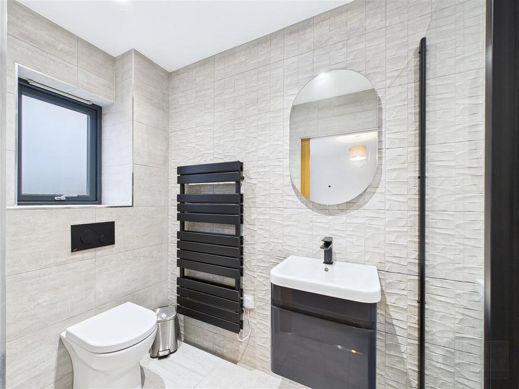 Bedroom Four En-suite