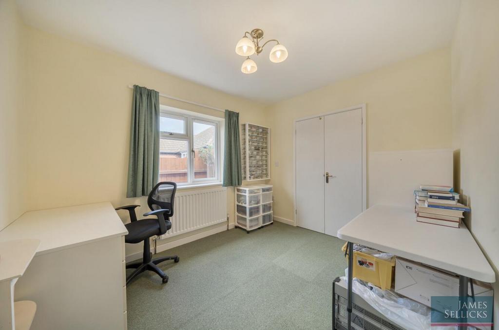 Bedroom 4/Dining Room