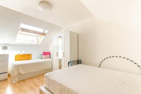 3 bedroom maisonette to rent, Gladstone Avenue, N22, Wood Green, London, N22