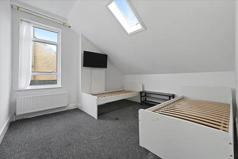 4 bedroom flat for sale, Station Road, London, NW10