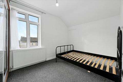 4 bedroom flat for sale, Station Road, London, NW10