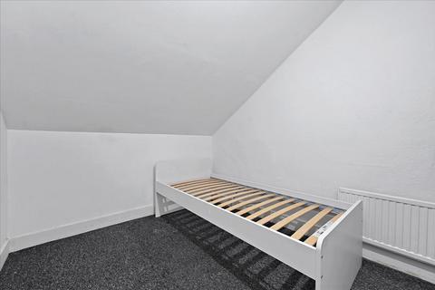 4 bedroom flat for sale, Station Road, London, NW10