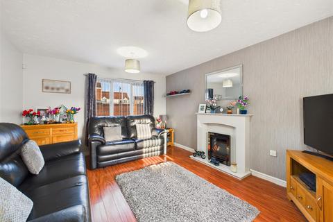 3 bedroom detached house for sale, Santolina Way, Hull