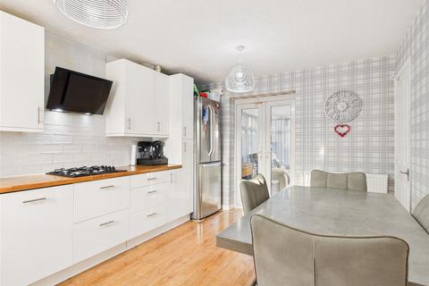 3 bedroom detached house for sale, Santolina Way, Hull