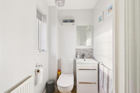 3 bedroom detached house for sale, Santolina Way, Hull