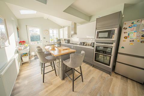 4 bedroom semi-detached house for sale, College Road, Haywards Heath, RH16