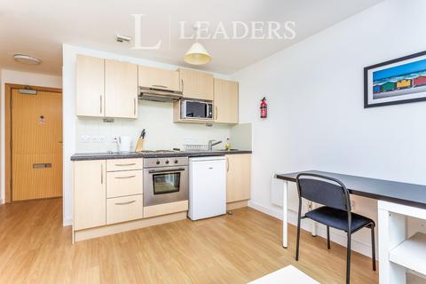 Studio to rent, The Roundhouse, Gunwharf Quays, Portsmouth, PO1