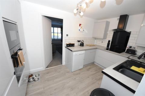 2 bedroom townhouse for sale, Longroyd, Thackley, Bradford
