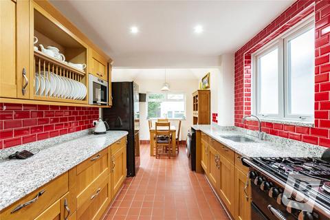 2 bedroom bungalow for sale, The Crescent, Upminster, RM14
