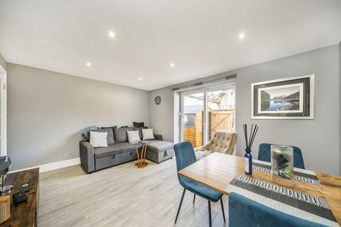 1 bedroom flat to rent, Merton Road, London SW19