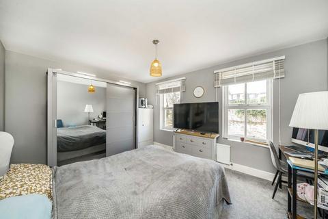 1 bedroom flat to rent, Merton Road, London SW19