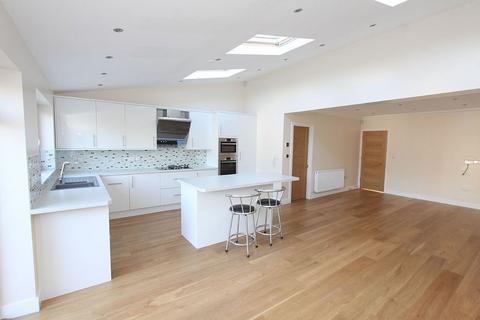 4 bedroom semi-detached house to rent, Cockfosters, Barnet EN4