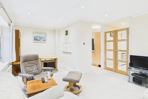2 bedroom apartment for sale, Lexham Gardens, Amersham, Buckinghamshire, HP6