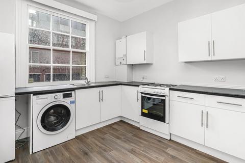 3 bedroom flat to rent, Broadway Ealing London