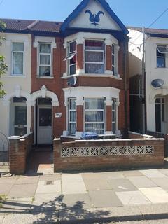 6 bedroom semi-detached house to rent, SOUTHALL UB1