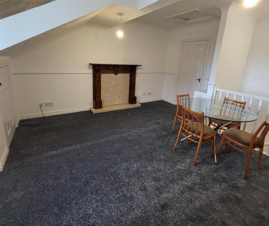 8 Sherringham House lounge 2 .jpg