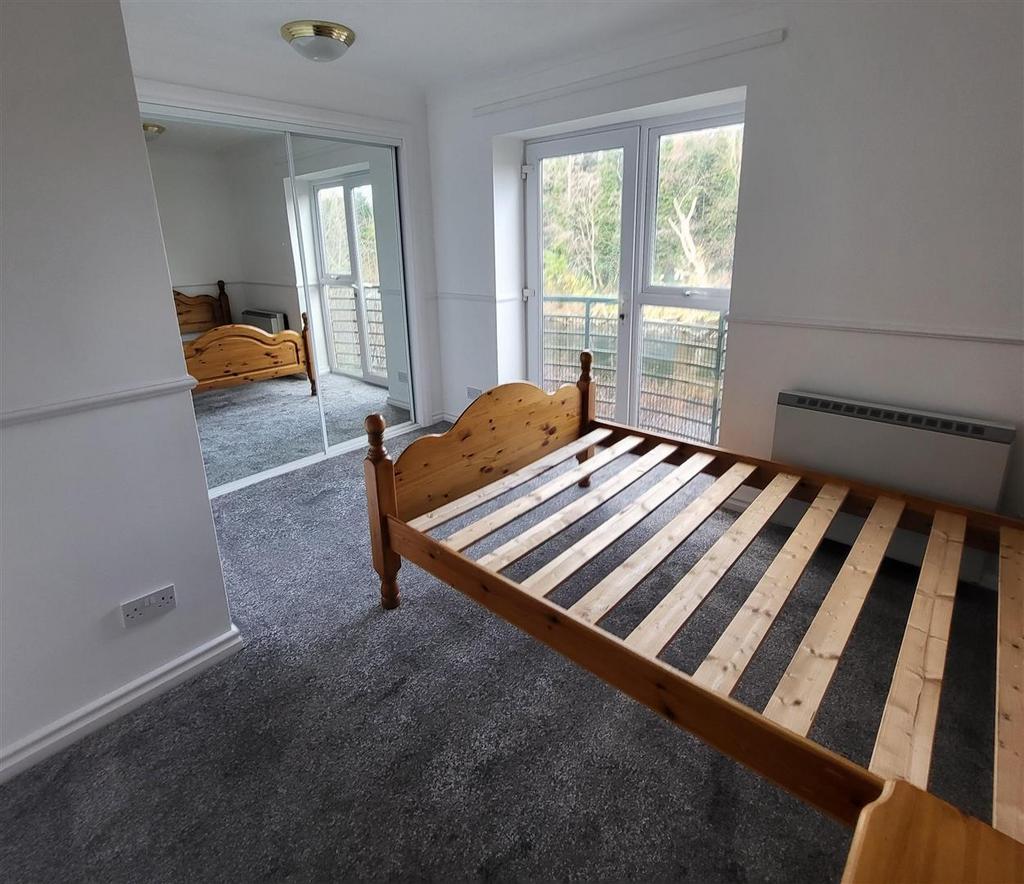 8 Sherringham bedroom .jpg