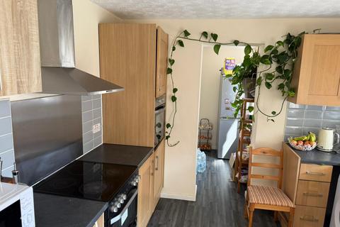 3 bedroom house to rent, Moore Close, Slough SL1