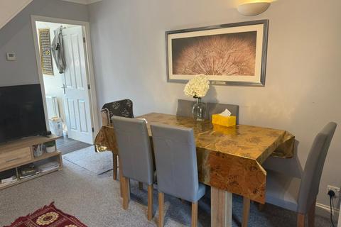 3 bedroom house to rent, Moore Close, Slough SL1