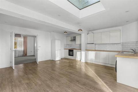 2 bedroom semi-detached house for sale, Crossway, Pinner HA5