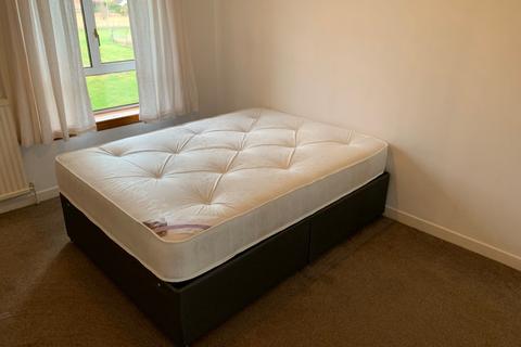 3 bedroom flat to rent, Avenue Park, Bridge of Allan, Stirling, FK9