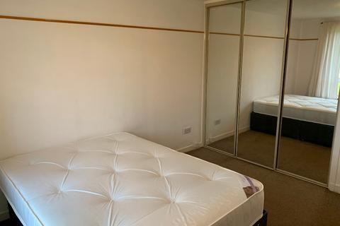 3 bedroom flat to rent, Avenue Park, Bridge of Allan, Stirling, FK9