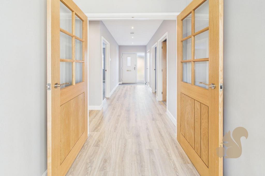 8 Field Mews - Hallway .jpg