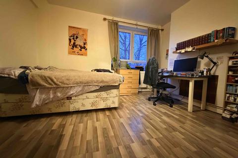 1 bedroom in a flat share to rent, Weston Street, London SE1