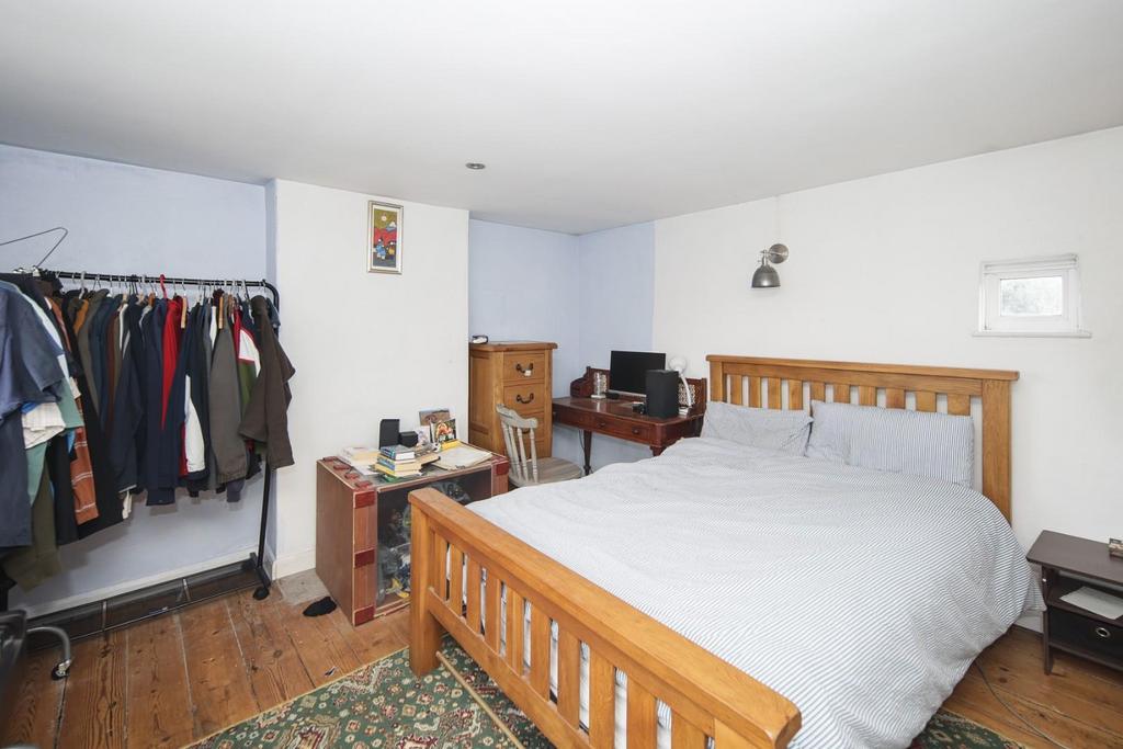 5 Lewis Rd bedroom-2.jpg