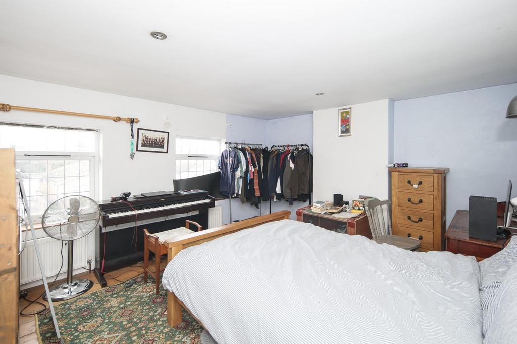 5 Lewis Rd bedroom.jpg