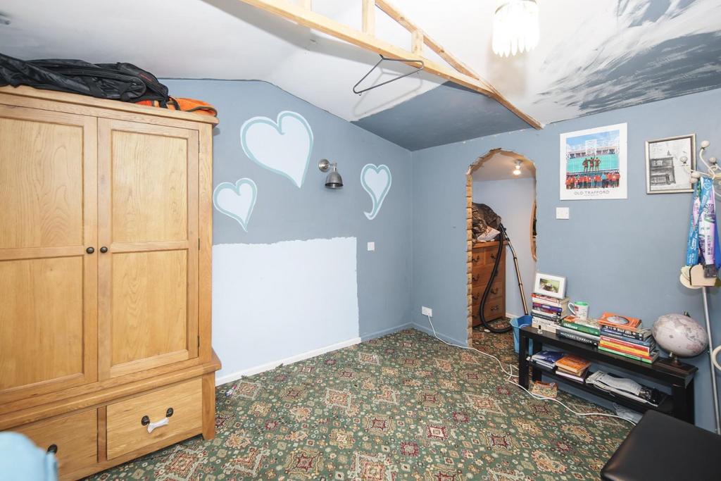 5 Lewis Rd summer house interior.jpg