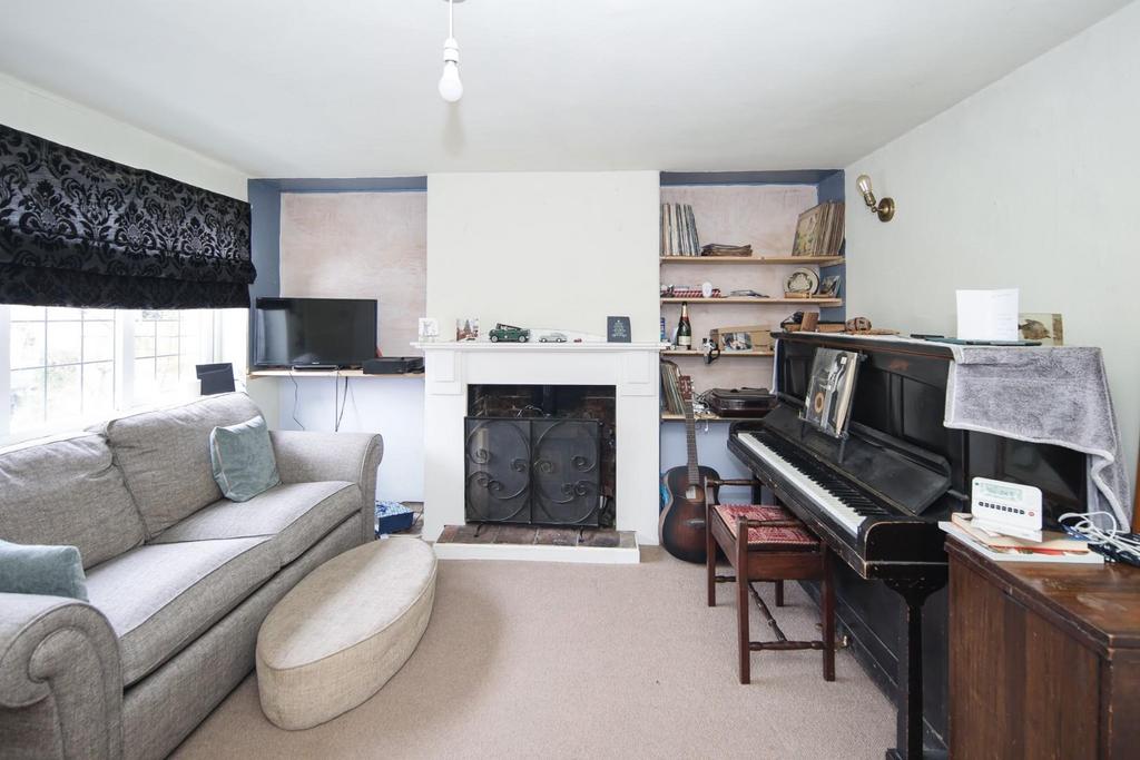 5 Lewis Rd lounge.jpg