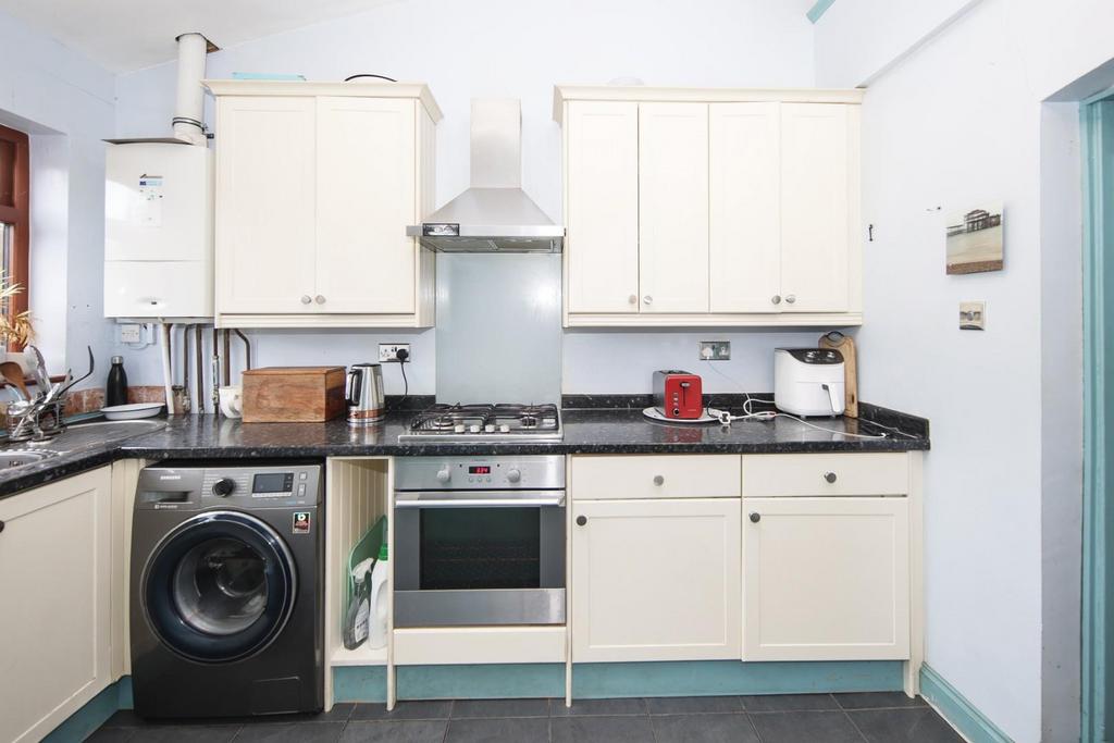 5 Lewis Rd kitchen-3.jpg