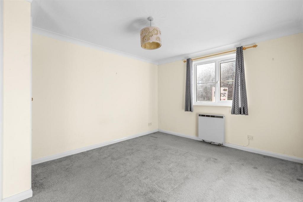 26 Ripley Close, HP13 5 LF-2.jpg
