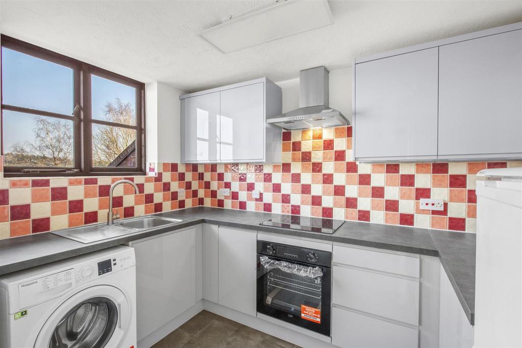 26 Ripley Close, HP13 5 LF-9.jpg
