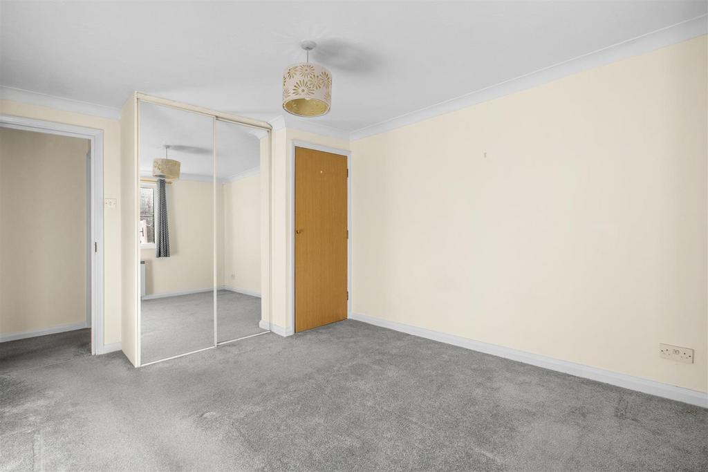 26 Ripley Close, HP13 5 LF-3.jpg