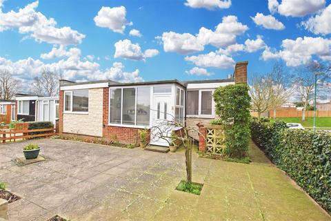 2 bedroom semi-detached bungalow for sale, Kyetop Walk, Rainham