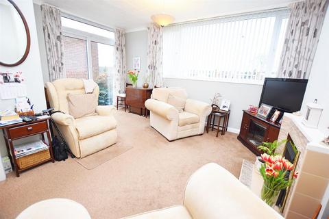 2 bedroom semi-detached bungalow for sale, Kyetop Walk, Rainham