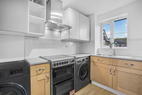 2 bedroom apartment for sale, Mullards Close, Mitcham